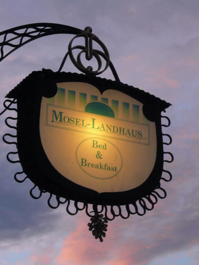 Mosel-Landhaus Am Moselufer B&B Briedern Exterior photo