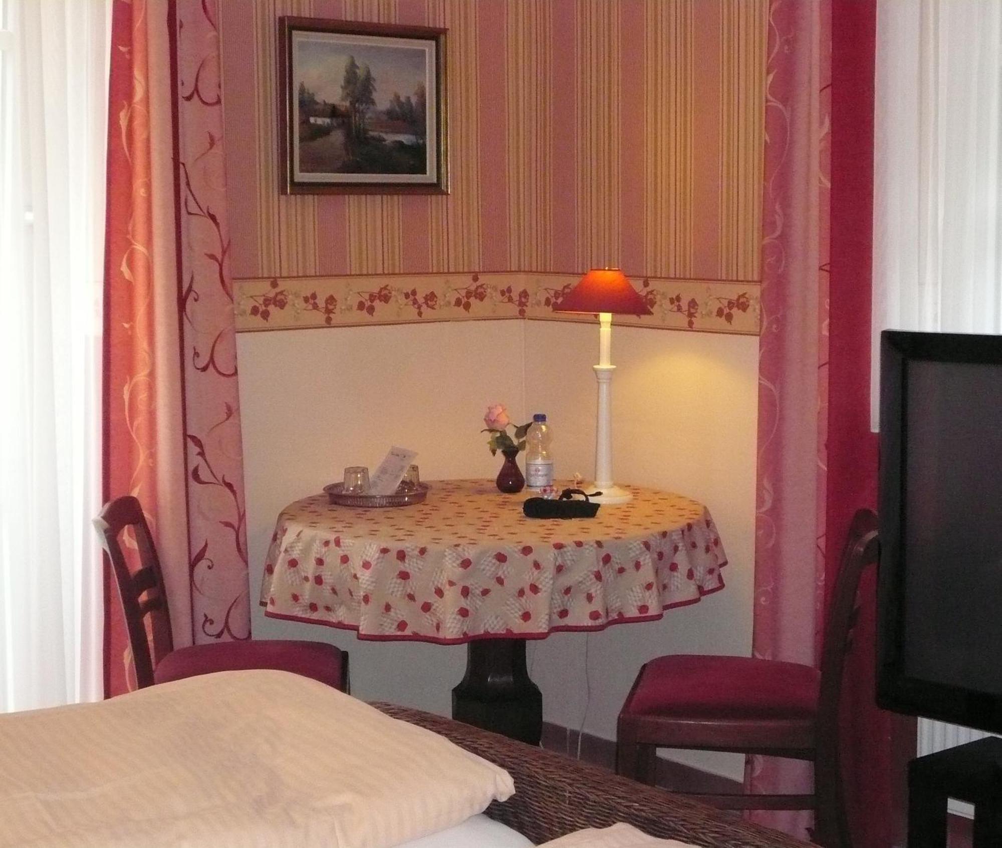 Mosel-Landhaus Am Moselufer B&B Briedern Exterior photo