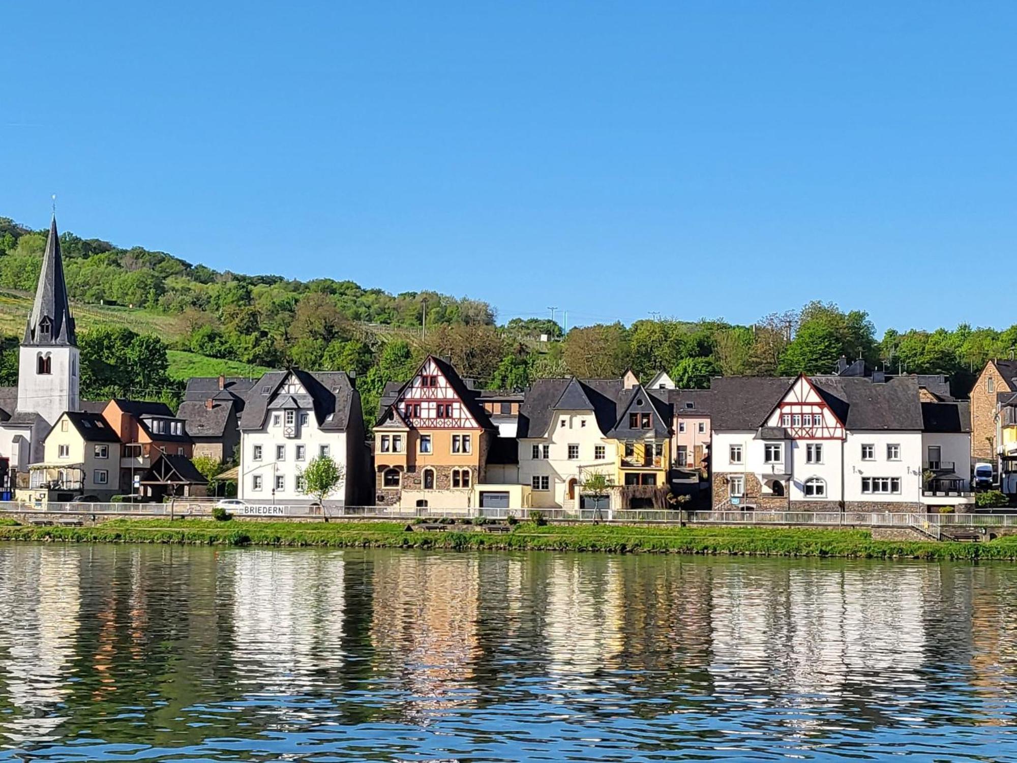 Mosel-Landhaus Am Moselufer B&B Briedern Exterior photo